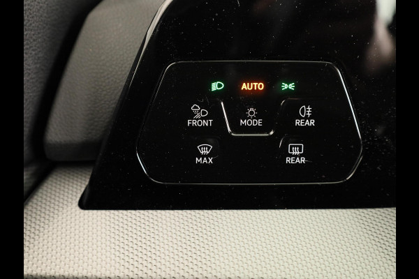 Volkswagen Golf 1.5 eHybrid Style Edition 204 pk Automaat (DSG) | Verlengde garantie | Navigatie via App | Parkeersensoren (Park assist) | Achteruitrijcamera | Stoelverwarming |