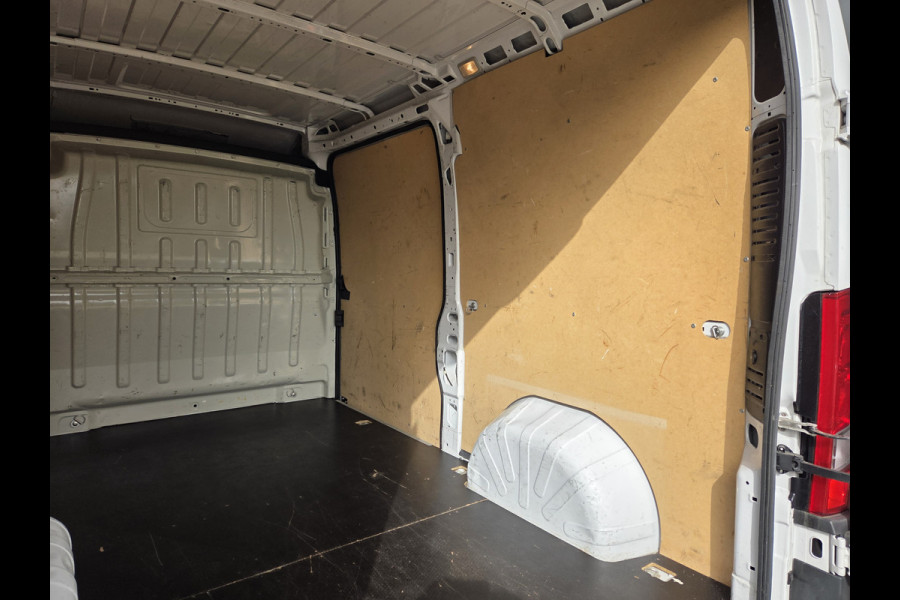 Peugeot Boxer 2.2 BlueHDi 140 Pk L2/H2 Airco Cruise Control Navigatie