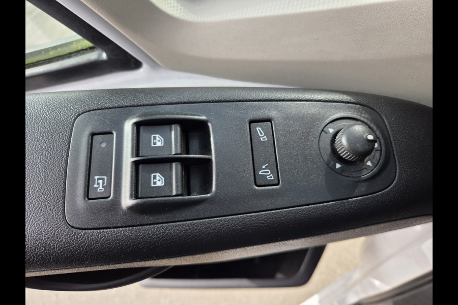Peugeot Boxer 2.2 BlueHDi 140 Pk L2/H2 Airco Cruise Control Navigatie