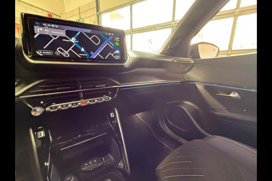 Peugeot 2008 1.2 Hybrid 145 GT Automaat, Stoelverwarming, Navi, Camera