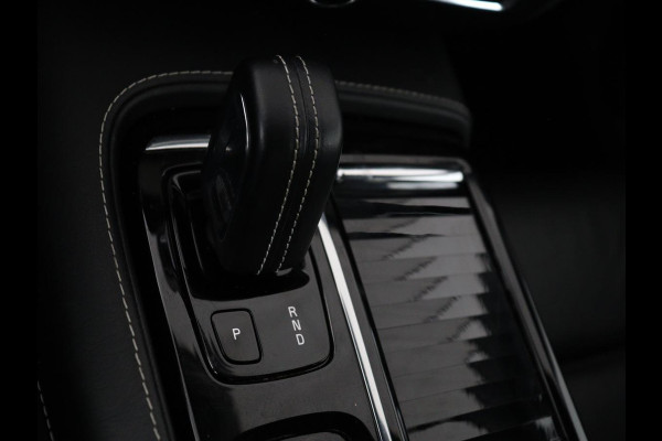 Volvo S60 2.0 T6 AWD Twin Engine R-Design | Stoelverwarming | Adaptive cruise | Standkachel | Camera | 19'' | Carplay | Full LED | Navigatie | Side Assist | Half leder | Origineel NL | PHEV | Plug In