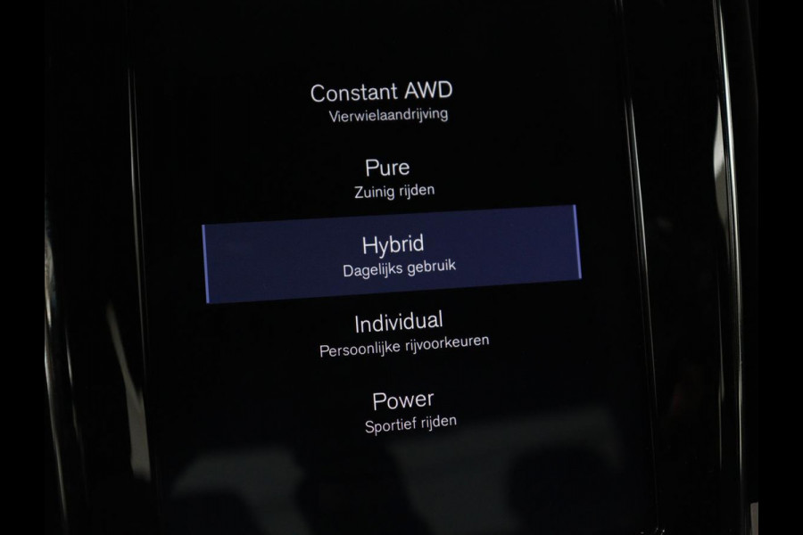 Volvo S60 2.0 T6 AWD Twin Engine R-Design | Stoelverwarming | Adaptive cruise | Standkachel | Camera | 19'' | Carplay | Full LED | Navigatie | Side Assist | Half leder | Origineel NL | PHEV | Plug In