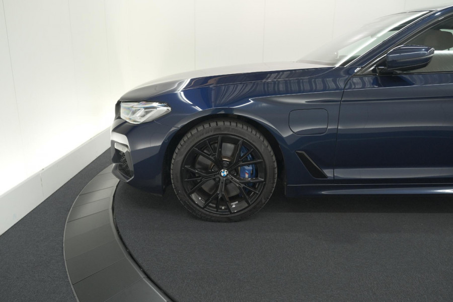 BMW 5 Serie 545e xDrive Business Edition Plus | M Sportpakket | Driving Assistant Professional | Harman Kardon Surround Sound System