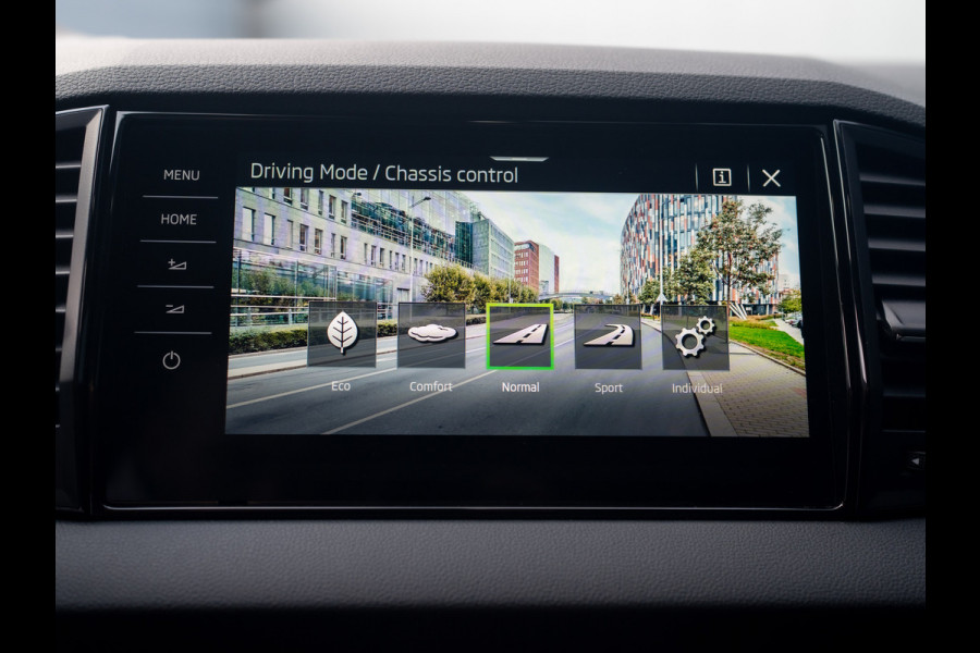 Škoda Karoq 1.5 TSI ACT Sportline Business | Elk. A-klep | Camera | Lane Assist | Stoel & Stuur verw. | Prijs Rijklaar!!