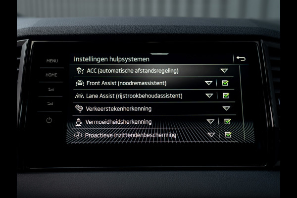 Škoda Karoq 1.5 TSI ACT Sportline Business | Elk. A-klep | Camera | Lane Assist | Stoel & Stuur verw. | Prijs Rijklaar!!