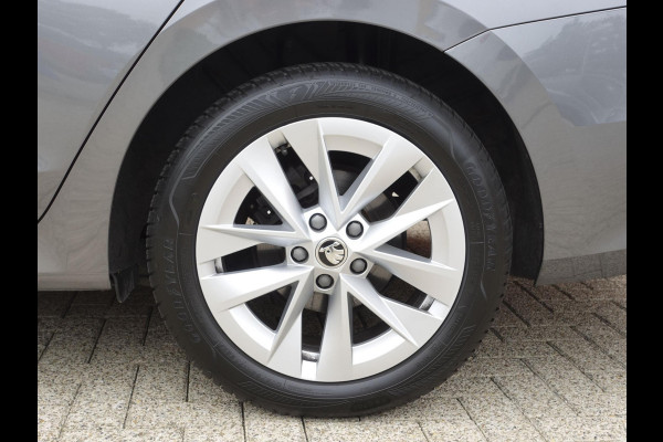 Škoda Octavia Combi 1.0 TSI 110pk Business Edition Plus | Navigatie | Apple Carplay/Android Auto | Camera | Parkeersensoren | Elektrische achterklep | Blind Spot Assist | Adaptive Cruise Control | Virtual Cockpit | Stoelverwarming | Ledverlichting | Sfeerverlichting | Climate Control