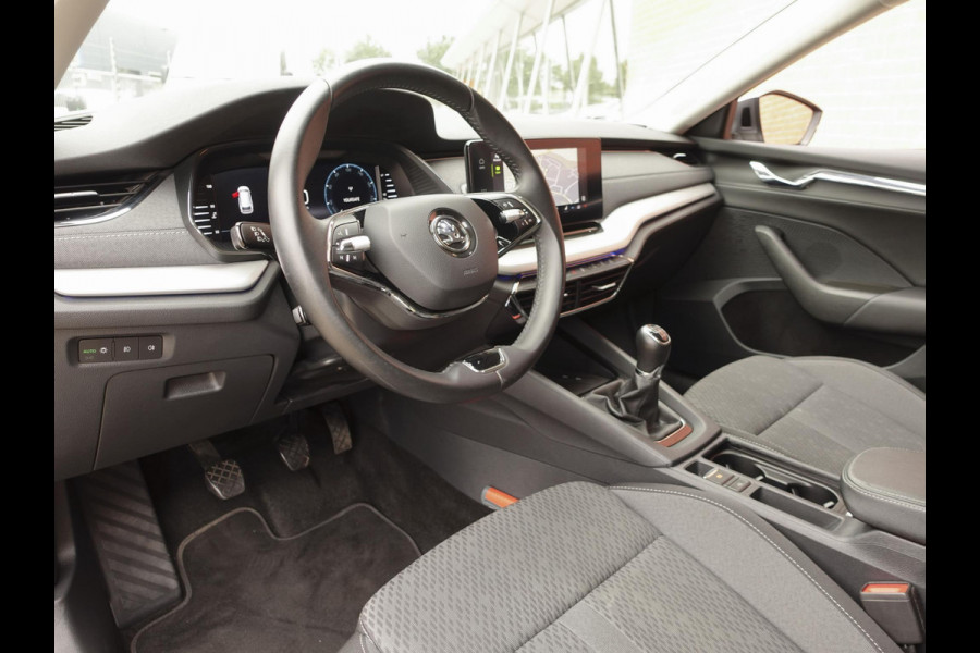 Škoda Octavia Combi 1.0 TSI 110pk Business Edition Plus | Navigatie | Apple Carplay/Android Auto | Camera | Parkeersensoren | Elektrische achterklep | Blind Spot Assist | Adaptive Cruise Control | Virtual Cockpit | Stoelverwarming | Ledverlichting | Sfeerverlichting | Climate Control