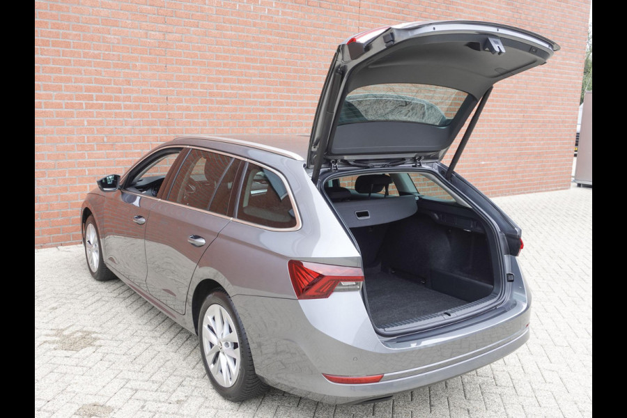 Škoda Octavia Combi 1.0 TSI 110pk Business Edition Plus | Navigatie | Apple Carplay/Android Auto | Camera | Parkeersensoren | Elektrische achterklep | Blind Spot Assist | Adaptive Cruise Control | Virtual Cockpit | Stoelverwarming | Ledverlichting | Sfeerverlichting | Climate Control