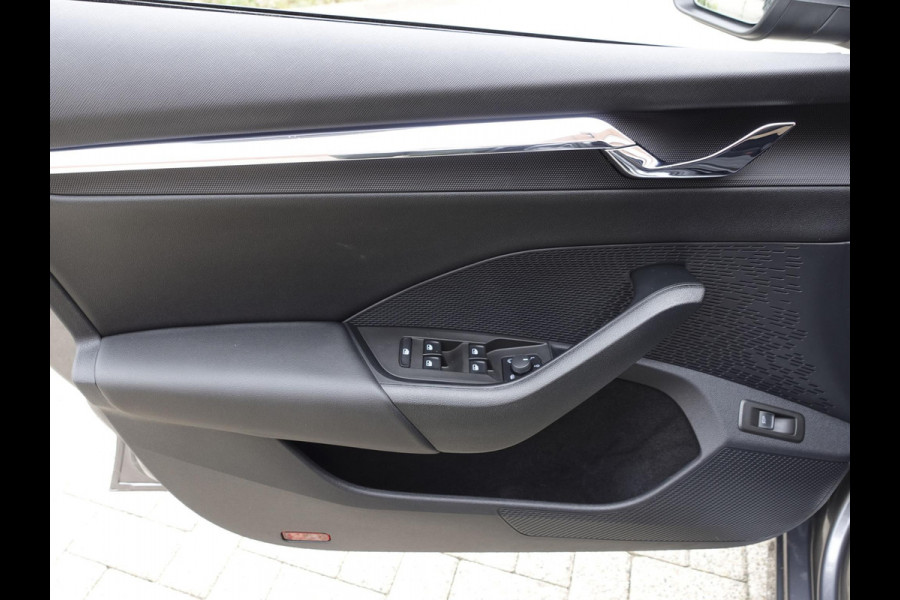 Škoda Octavia Combi 1.0 TSI 110pk Business Edition Plus | Navigatie | Apple Carplay/Android Auto | Camera | Parkeersensoren | Elektrische achterklep | Blind Spot Assist | Adaptive Cruise Control | Virtual Cockpit | Stoelverwarming | Ledverlichting | Sfeerverlichting | Climate Control