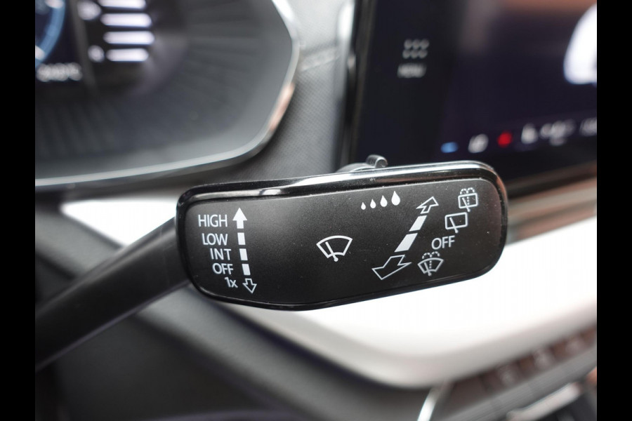 Škoda Octavia Combi 1.0 TSI 110pk Business Edition Plus | Navigatie | Apple Carplay/Android Auto | Camera | Parkeersensoren | Elektrische achterklep | Blind Spot Assist | Adaptive Cruise Control | Virtual Cockpit | Stoelverwarming | Ledverlichting | Sfeerverlichting | Climate Control