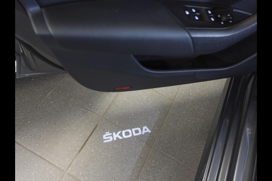 Škoda Octavia Combi 1.0 TSI 110pk Business Edition Plus | Navigatie | Apple Carplay/Android Auto | Camera | Parkeersensoren | Elektrische achterklep | Blind Spot Assist | Adaptive Cruise Control | Virtual Cockpit | Stoelverwarming | Ledverlichting | Sfeerverlichting | Climate Control