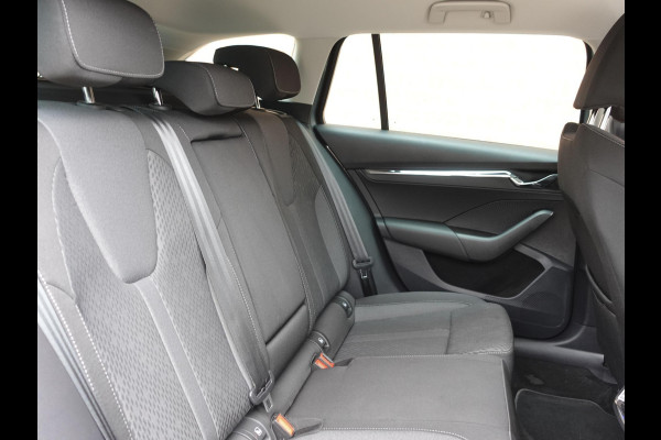 Škoda Octavia Combi 1.0 TSI 110pk Business Edition Plus | Navigatie | Apple Carplay/Android Auto | Camera | Parkeersensoren | Elektrische achterklep | Blind Spot Assist | Adaptive Cruise Control | Virtual Cockpit | Stoelverwarming | Ledverlichting | Sfeerverlichting | Climate Control