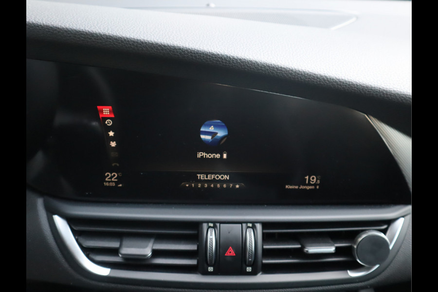 Alfa Romeo Giulia 2.0T Super Adaptive CC / Navi/ Camera /Pdc / Carplay /Stoel/Stuurverw / Automaat