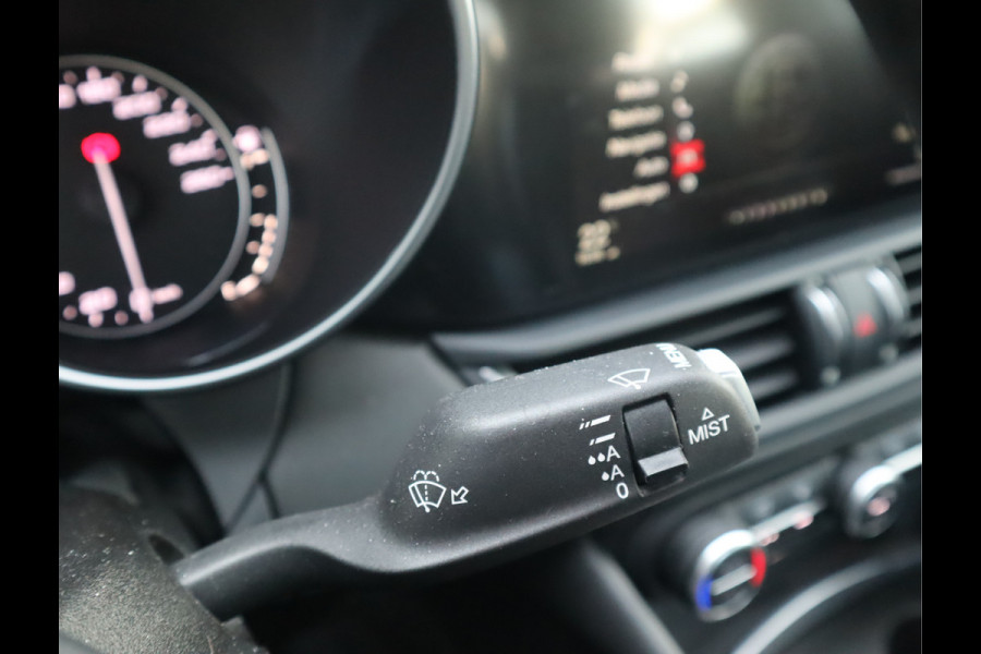 Alfa Romeo Giulia 2.0T Super Adaptive CC / Navi/ Camera /Pdc / Carplay /Stoel/Stuurverw / Automaat