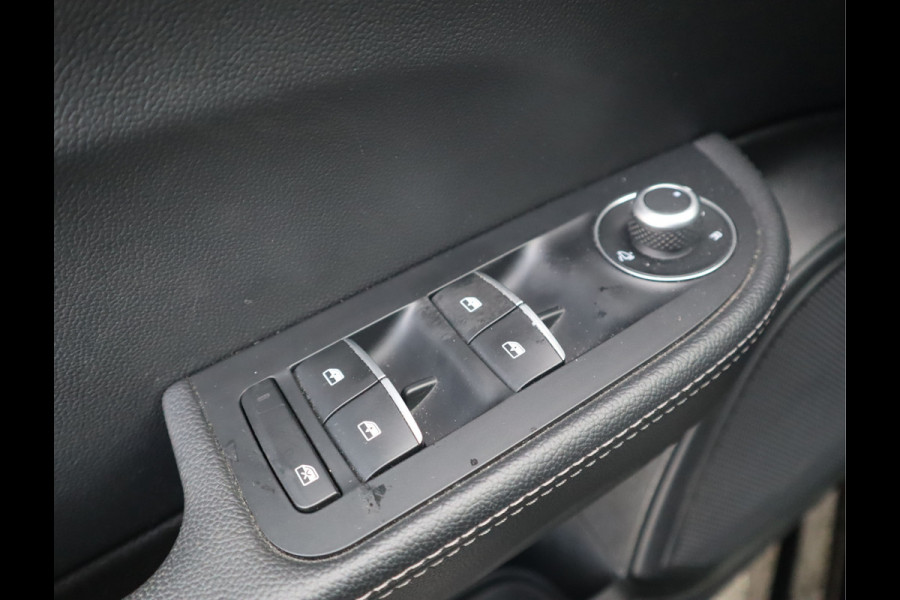 Alfa Romeo Giulia 2.0T Super Adaptive CC / Navi/ Camera /Pdc / Carplay /Stoel/Stuurverw / Automaat