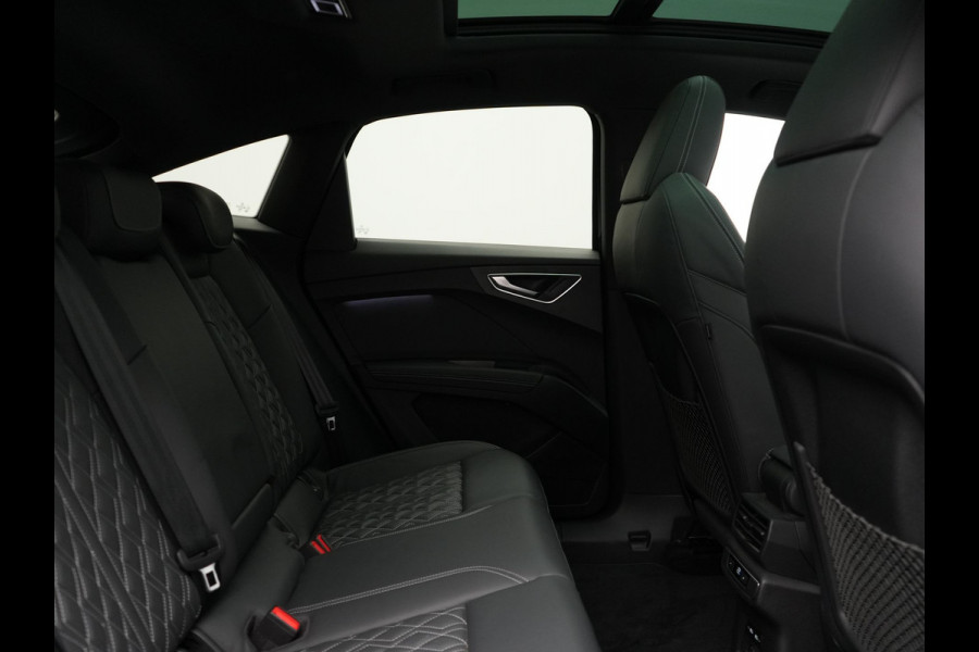 Audi Q4 Sportback e-tron 50 Quattro S Line 77 kWh 300pk Dealer O.H. | Trekhaak Af Fabriek | Panodak | Adaptive Cruise | Head Up | Camera | Matrix LED | Lederen Sportstoelen Verwarmd | Sfeerverlichting | Apple Carplay | Keyless | Blis | 20"L.M | Navigatie |