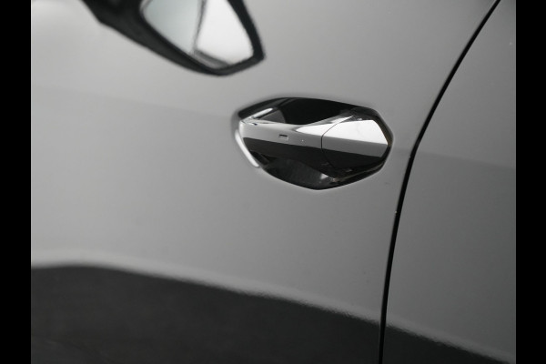 Audi Q4 Sportback e-tron 50 Quattro S Line 77 kWh 300pk Dealer O.H. | Trekhaak Af Fabriek | Panodak | Adaptive Cruise | Head Up | Camera | Matrix LED | Lederen Sportstoelen Verwarmd | Sfeerverlichting | Apple Carplay | Keyless | Blis | 20"L.M | Navigatie |