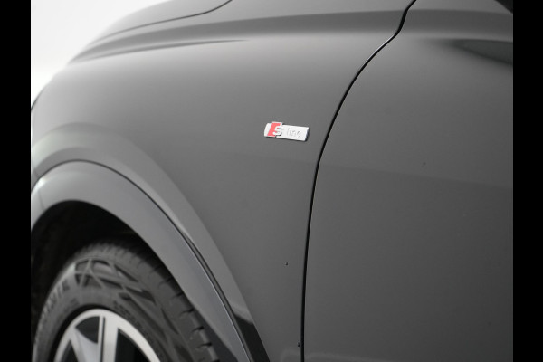 Audi Q4 Sportback e-tron 50 Quattro S Line 77 kWh 300pk Dealer O.H. | Trekhaak Af Fabriek | Panodak | Adaptive Cruise | Head Up | Camera | Matrix LED | Lederen Sportstoelen Verwarmd | Sfeerverlichting | Apple Carplay | Keyless | Blis | 20"L.M | Navigatie |