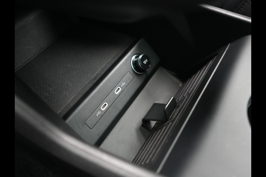 Audi Q4 Sportback e-tron 50 Quattro S Line 77 kWh 300pk Dealer O.H. | Trekhaak Af Fabriek | Panodak | Adaptive Cruise | Head Up | Camera | Matrix LED | Lederen Sportstoelen Verwarmd | Sfeerverlichting | Apple Carplay | Keyless | Blis | 20"L.M | Navigatie |