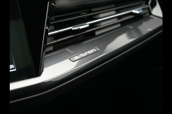 Audi Q4 Sportback e-tron 50 Quattro S Line 77 kWh 300pk Dealer O.H. | Trekhaak Af Fabriek | Panodak | Adaptive Cruise | Head Up | Camera | Matrix LED | Lederen Sportstoelen Verwarmd | Sfeerverlichting | Apple Carplay | Keyless | Blis | 20"L.M | Navigatie |