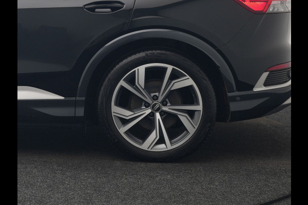 Audi Q4 Sportback e-tron 50 Quattro S Line 77 kWh 300pk Dealer O.H. | Trekhaak Af Fabriek | Panodak | Adaptive Cruise | Head Up | Camera | Matrix LED | Lederen Sportstoelen Verwarmd | Sfeerverlichting | Apple Carplay | Keyless | Blis | 20"L.M | Navigatie |