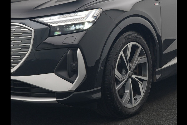 Audi Q4 e-tron 50 Quattro S Line 77 kWh 300pk Dealer O.H. | Trekhaak Af Fabriek | Panodak | Adaptive Cruise | Head Up | Camera | Matrix LED | Lederen Sportstoelen Verwarmd | Sfeerverlichting | Apple Carplay | Keyless | Blis | 20"L.M | Navigatie |