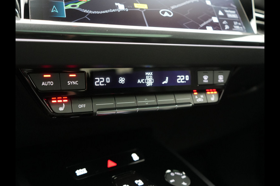 Audi Q4 e-tron 50 Quattro S Line 77 kWh 300pk Dealer O.H. | Trekhaak Af Fabriek | Panodak | Adaptive Cruise | Head Up | Camera | Matrix LED | Lederen Sportstoelen Verwarmd | Sfeerverlichting | Apple Carplay | Keyless | Blis | 20"L.M | Navigatie |