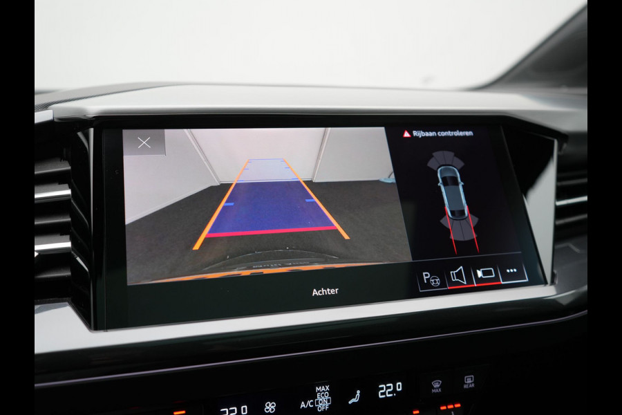 Audi Q4 e-tron 50 Quattro S Line 77 kWh 300pk Dealer O.H. | Trekhaak Af Fabriek | Panodak | Adaptive Cruise | Head Up | Camera | Matrix LED | Lederen Sportstoelen Verwarmd | Sfeerverlichting | Apple Carplay | Keyless | Blis | 20"L.M | Navigatie |