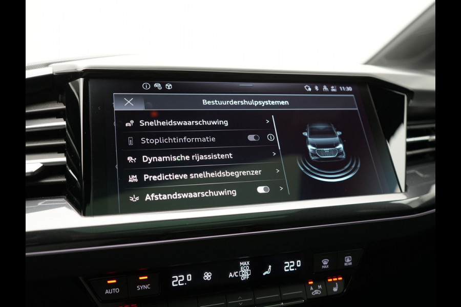 Audi Q4 e-tron 50 Quattro S Line 77 kWh 300pk Dealer O.H. | Trekhaak Af Fabriek | Panodak | Adaptive Cruise | Head Up | Camera | Matrix LED | Lederen Sportstoelen Verwarmd | Sfeerverlichting | Apple Carplay | Keyless | Blis | 20"L.M | Navigatie |