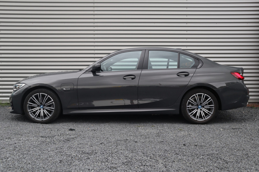 BMW 3-serie 320e M-Sport M Schaalstoelen / Dravit Grau / HiFi / Camera /