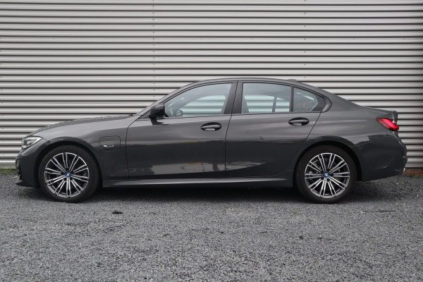 BMW 3-serie 320e M-Sport M Schaalstoelen / Dravit Grau / HiFi / Camera /