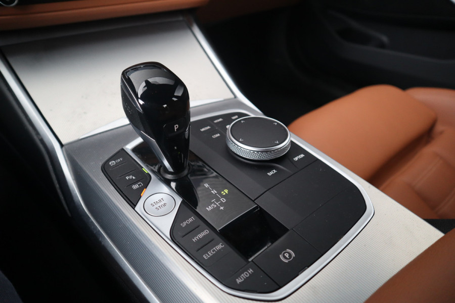 BMW 3-serie 320e M-Sport M Schaalstoelen / Dravit Grau / HiFi / Camera /