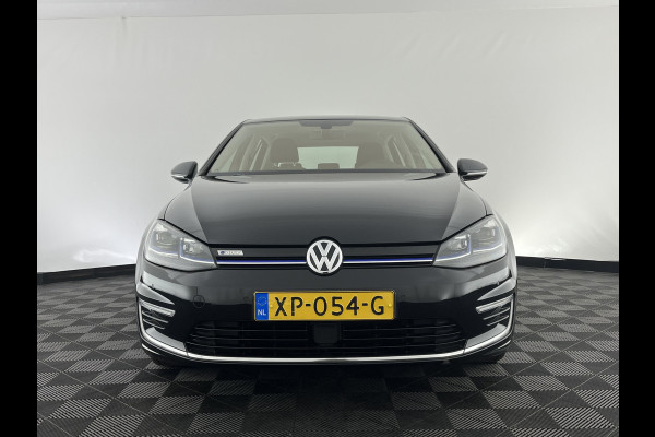 Volkswagen e-Golf {SOH-88%} (INCL-BTW) *HEATPUMP | ADAPTIVE-CRUISE | FULL-LED | DIGI-COCKPIT | NAVI-FULLMAP | CAMERA | KEYLESS | ECC | CCS-FASTLOADER | PDC | 16''ALU*