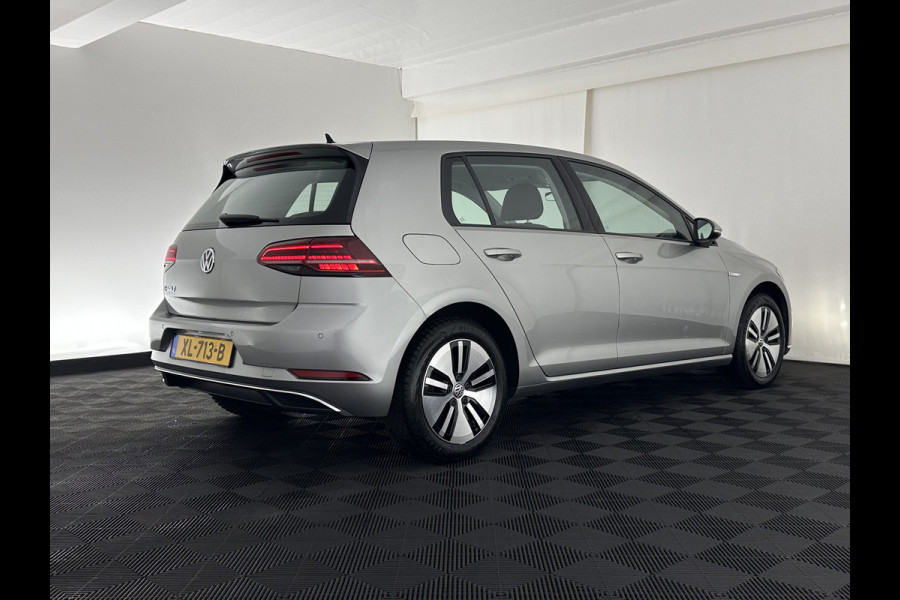 Volkswagen e-Golf {SOH-91%} (INCL-BTW) Aut. *HEATPUMP | ADAPTIVE-CRUISE | DIGI-COCKPIT | FULL-LED | NAVI-FULLMAP | COMFORTSEATS | ECC | PARKPILOT | CCS-FASTLOADER | 16''ALU*