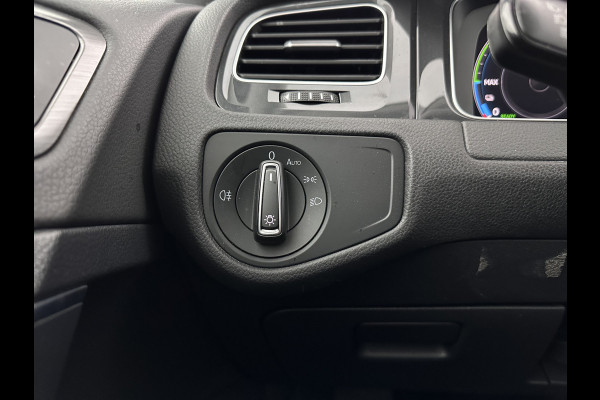 Volkswagen e-Golf {SOH-91%} (INCL-BTW) Aut. *HEATPUMP | ADAPTIVE-CRUISE | DIGI-COCKPIT | FULL-LED | NAVI-FULLMAP | COMFORTSEATS | ECC | PARKPILOT | CCS-FASTLOADER | 16''ALU*