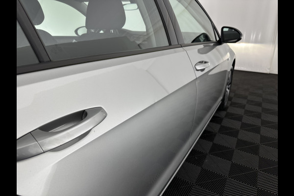 Volkswagen e-Golf {SOH-91%} (INCL-BTW) Aut. *HEATPUMP | ADAPTIVE-CRUISE | DIGI-COCKPIT | FULL-LED | NAVI-FULLMAP | COMFORTSEATS | ECC | PARKPILOT | CCS-FASTLOADER | 16''ALU*