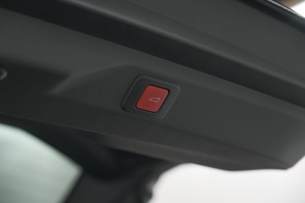 Peugeot 3008 1.2 Hybrid 145 GT | Pack Winter | Camera | Adaptieve Cruise Control | Elektrische Kofferklep