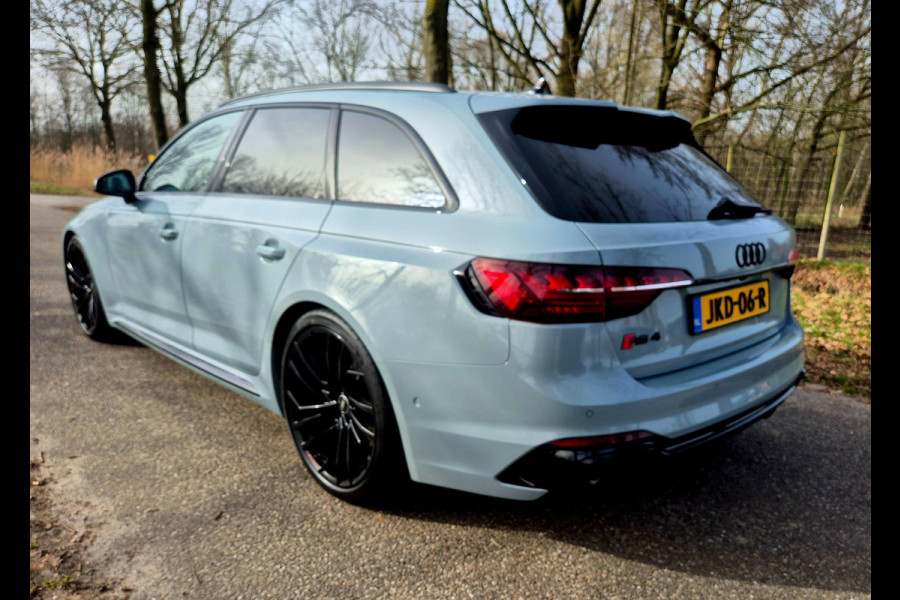 Audi A4 Avant 2.9 TFSI RS 4 quattro panodak . Head up