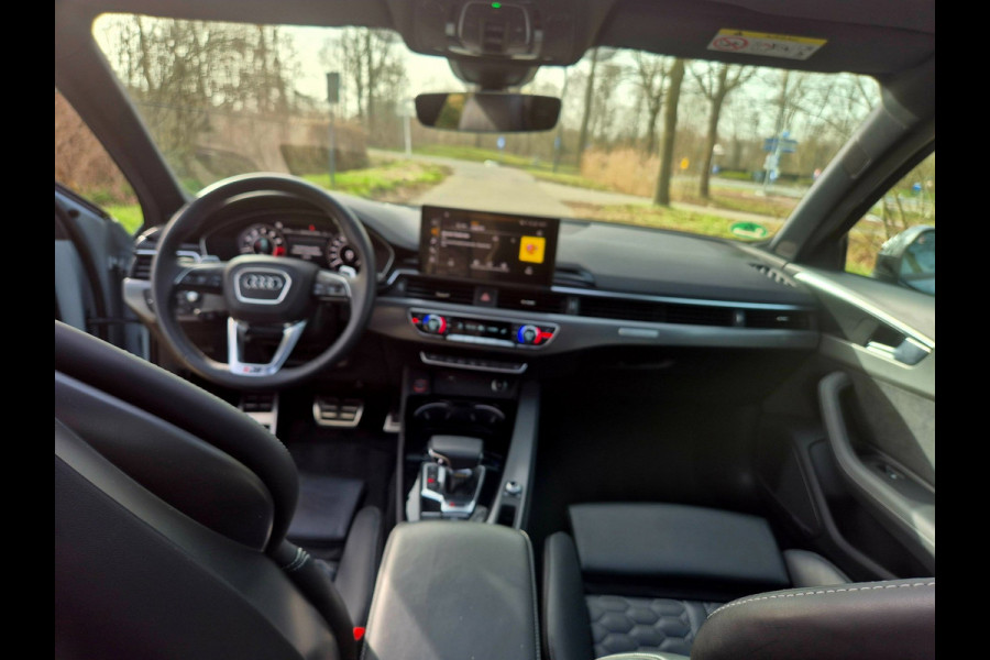 Audi A4 Avant 2.9 TFSI RS 4 quattro panodak . Head up