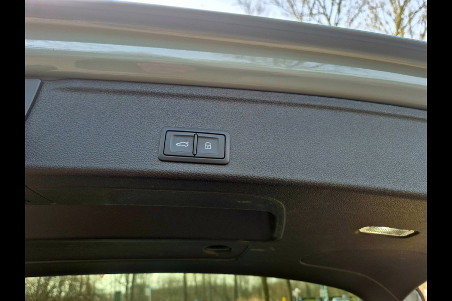 Audi A4 Avant 2.9 TFSI RS 4 quattro panodak . Head up