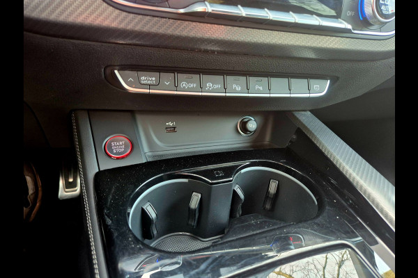 Audi A4 Avant 2.9 TFSI RS 4 quattro panodak . Head up