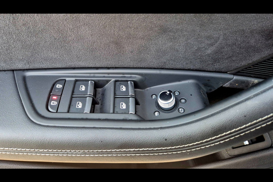 Audi A4 Avant 2.9 TFSI RS 4 quattro panodak . Head up