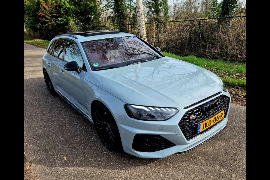 Audi A4 Avant 2.9 TFSI RS 4 quattro panodak . Head up