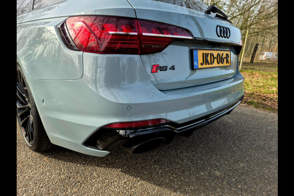 Audi A4 Avant 2.9 TFSI RS 4 quattro panodak . Head up