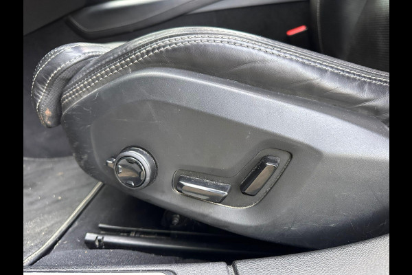 Volvo S60 2.0 Recharge T8 AWD R-Design | Panorama | Leder | LED | Trekhaak | Full Options! |