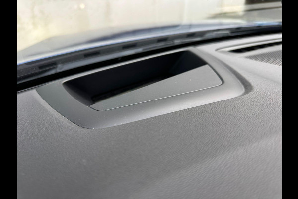 Volvo S60 2.0 Recharge T8 AWD R-Design | Panorama | Leder | LED | Trekhaak | Full Options! |