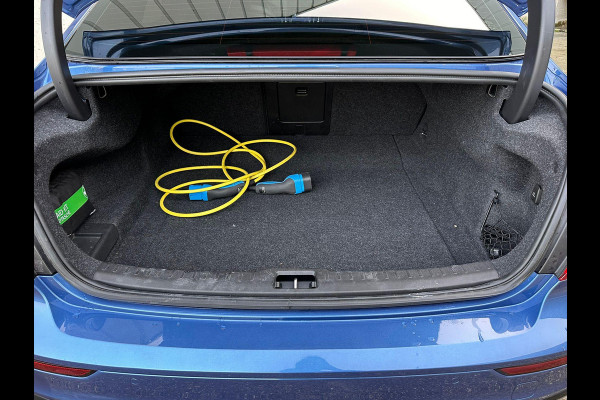Volvo S60 2.0 Recharge T8 AWD R-Design | Panorama | Leder | LED | Trekhaak | Full Options! |