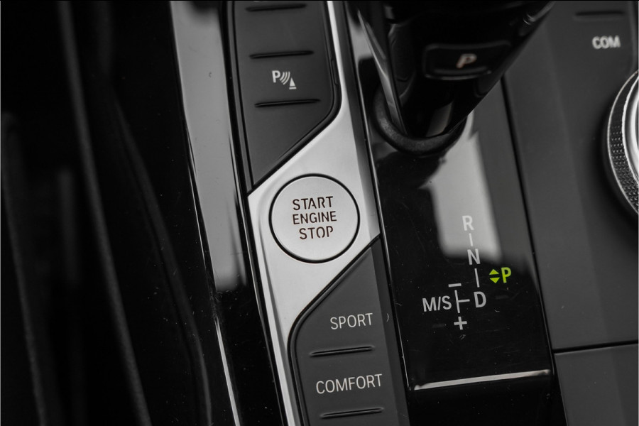 BMW X3 xDrive20i Business Edition+ M-Sport M-Stoelen Pano Laser 21"