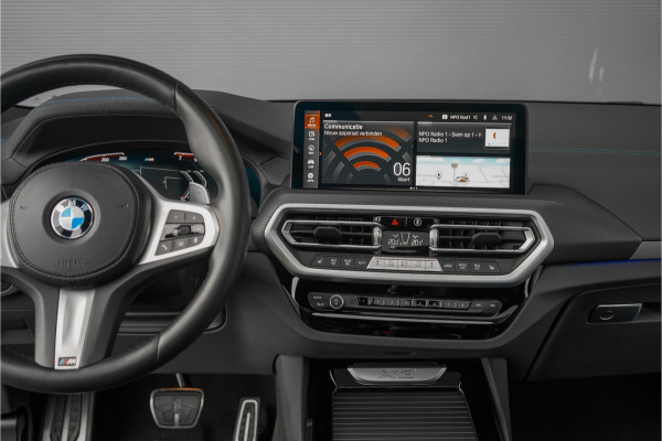 BMW X3 xDrive20i Business Edition+ M-Sport M-Stoelen Pano Laser 21"