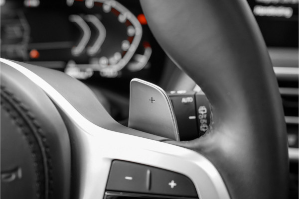 BMW X3 xDrive20i Business Edition+ M-Sport M-Stoelen Pano Laser 21"